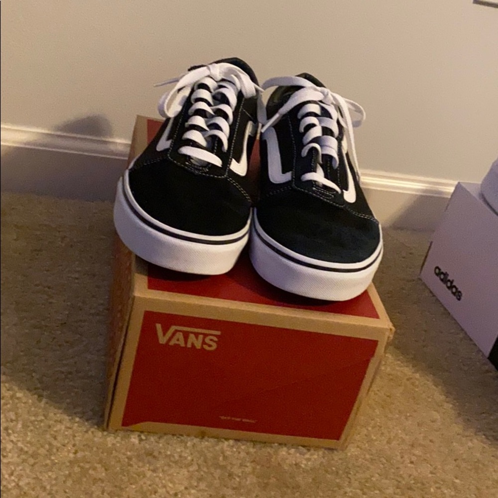 Ward (Suede Canvas) Black/White Vans